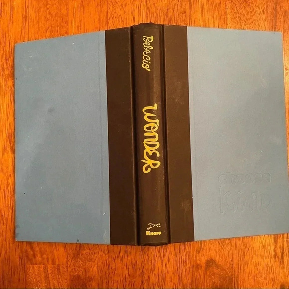 Wonder Book:‎ Wonder by R. J. Palacio (2012, Hardcover) Great Book! - Picture 4 of 9